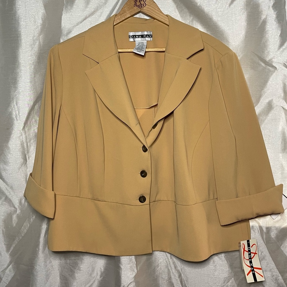 NWT Plus Size Professional Chic Modern Staple Neutral Tan 3/4 Sleeve Blazer